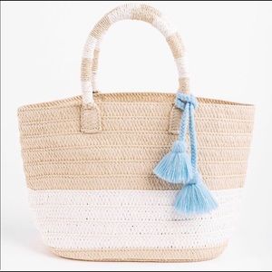 Straw tote bag with tassel